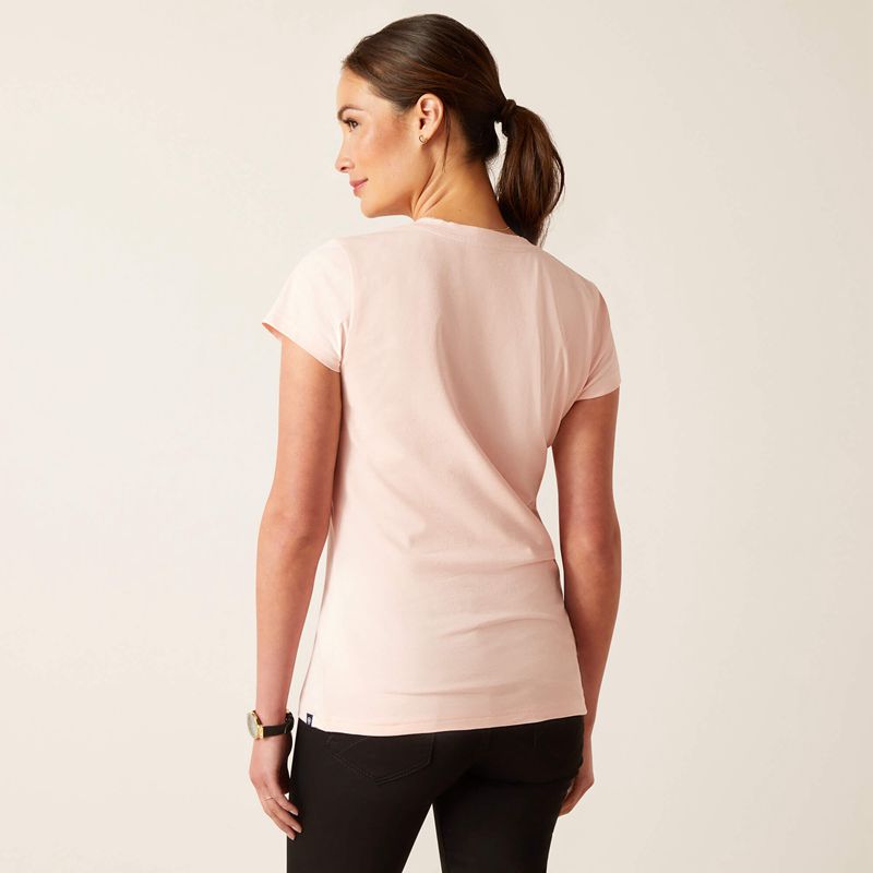 Blushing Rose Ariat Vertical Logo V T-Shirt | 58TEQBRXM